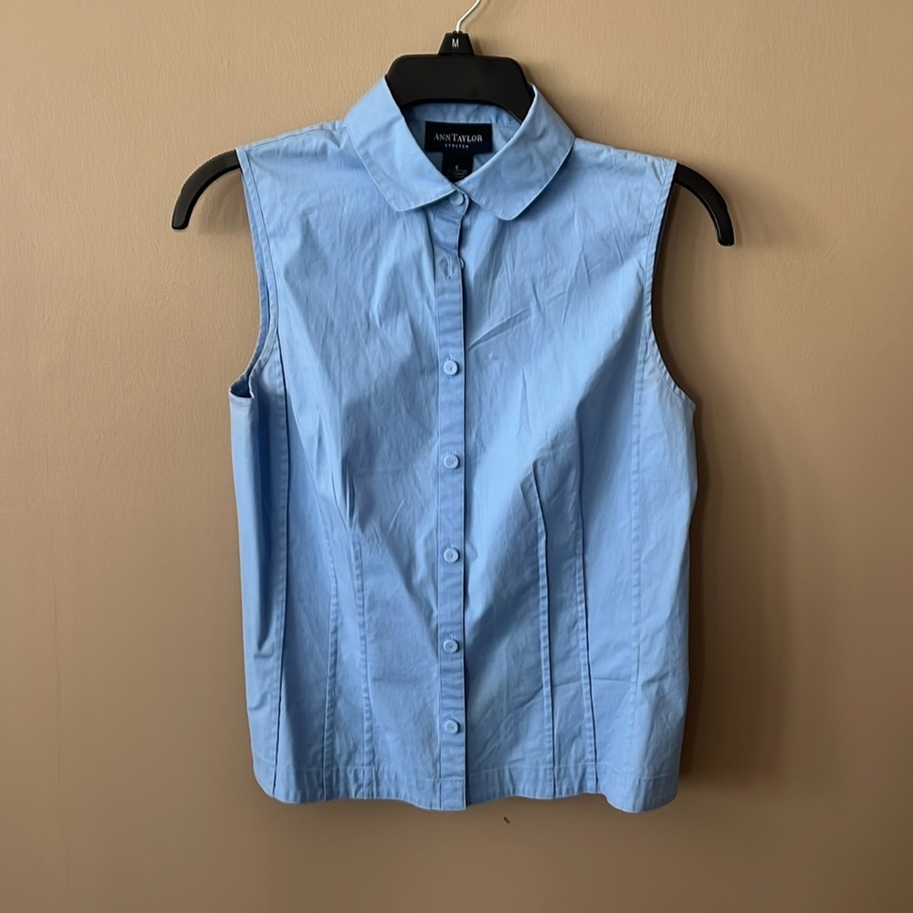 Ann Taylor Front-Button Sleeveless Fitted Top. Beautiful Blue. Spandex.